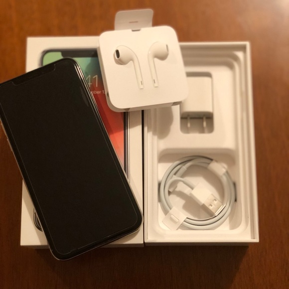 🎉SOLD🎉 iPhone X 64gb - AT&T- Silver - Picture 4 of 4